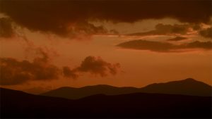 stillbilde - rex barbaricum - folkevandring - fjell og himmel i solnedgang